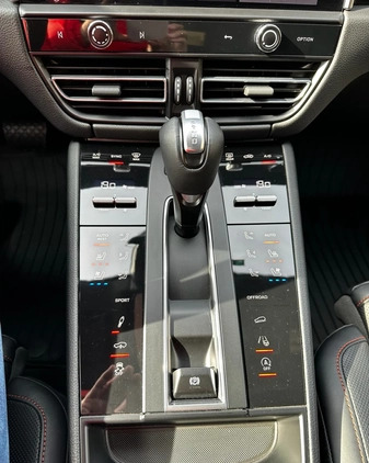 Porsche Macan cena 329000 przebieg: 32000, rok produkcji 2022 z Warszawa małe 352